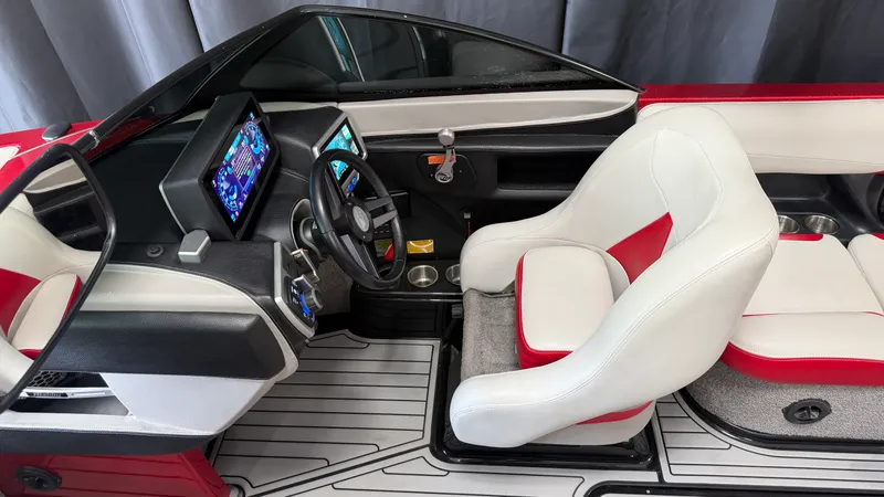 Slide: The Image of Malibu 23 LSV 2015 - 61