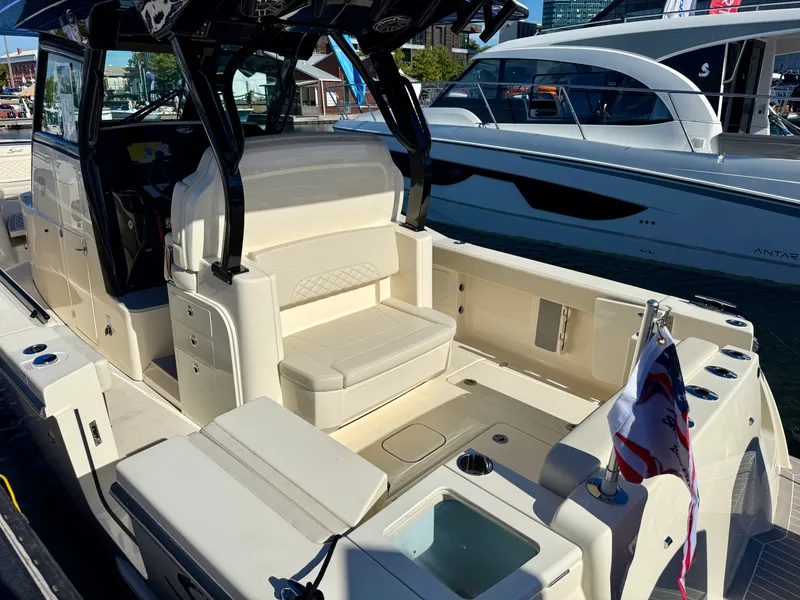 Slide: The Image of Scout 330 LXF 2027 - 5