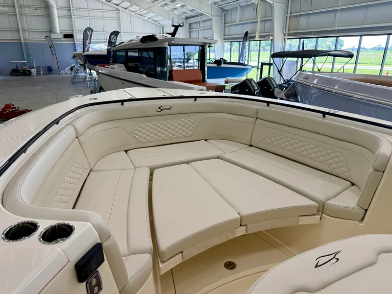 Slide: The Image of Scout 330 LXF 2027 - 15