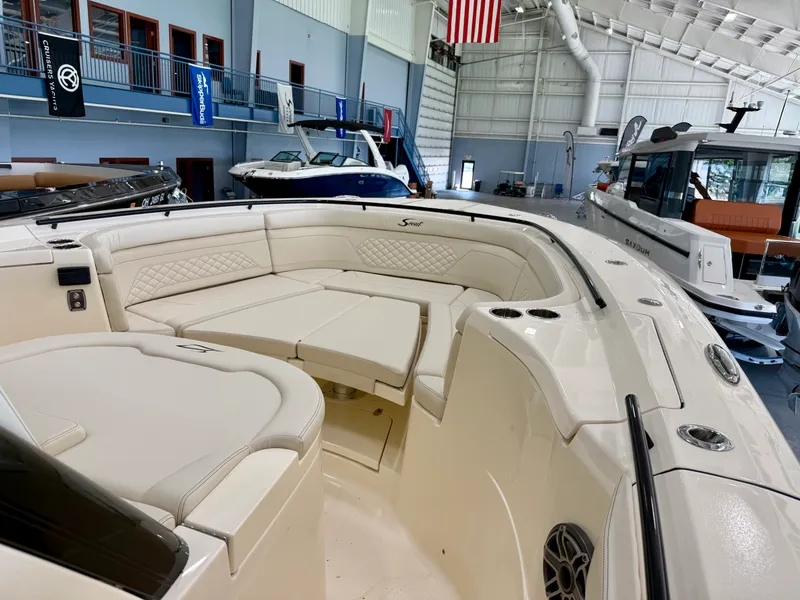 Slide: The Image of Scout 330 LXF 2027 - 16