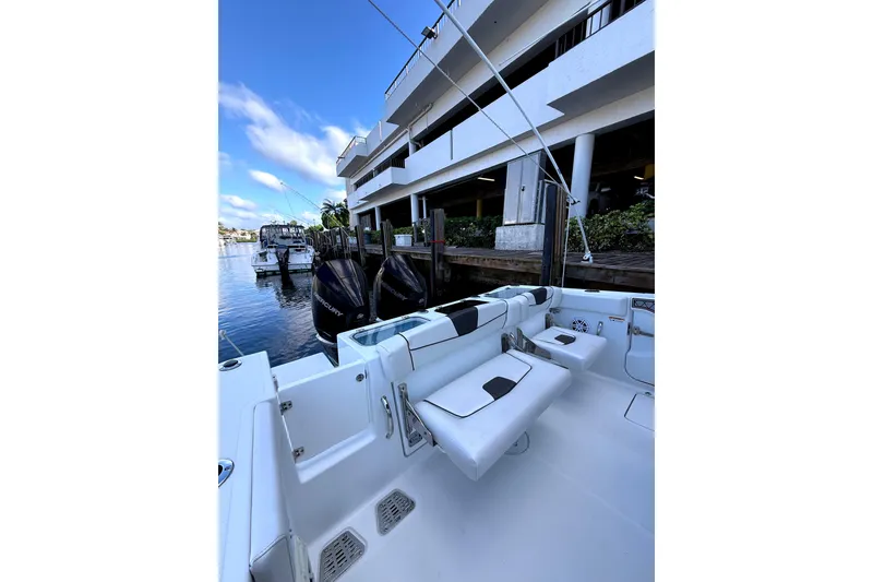 Slide: The Image of Wellcraft 302 Scarab 2021 - 22
