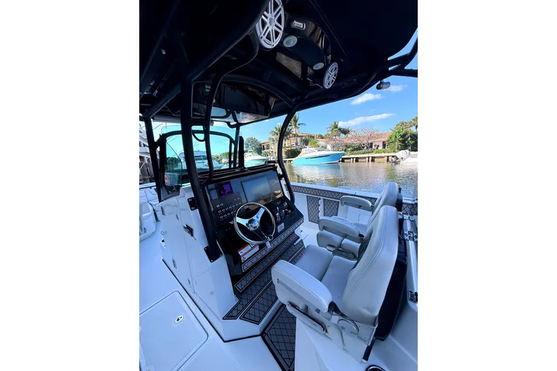 Slide: The Image of Wellcraft 302 Scarab 2021 - 14