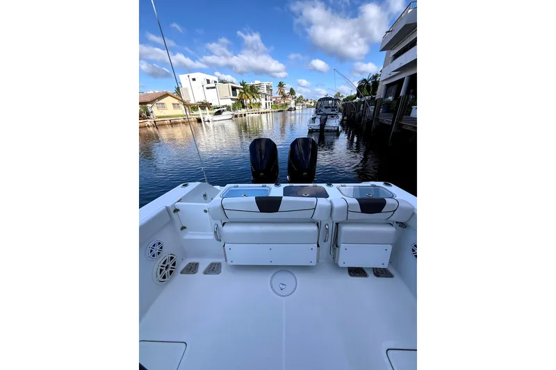 Slide: The Image of Wellcraft 302 Scarab 2021 - 19