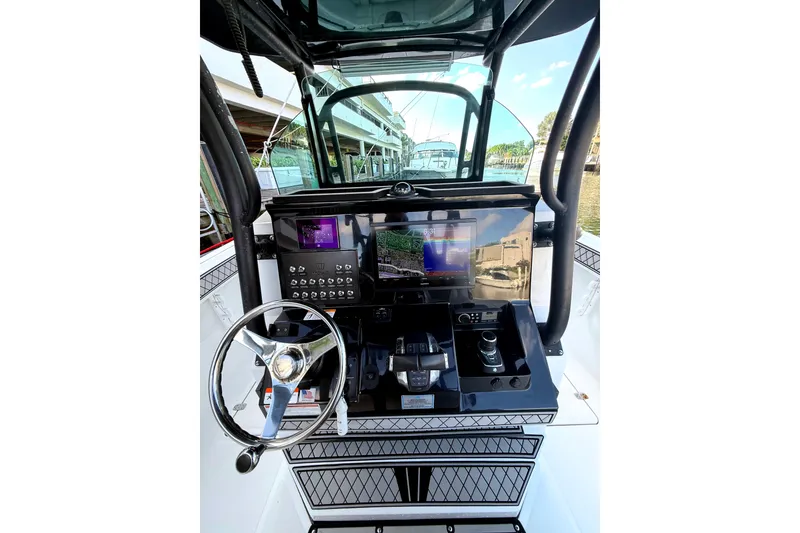 Slide: The Image of Wellcraft 302 Scarab 2021 - 15