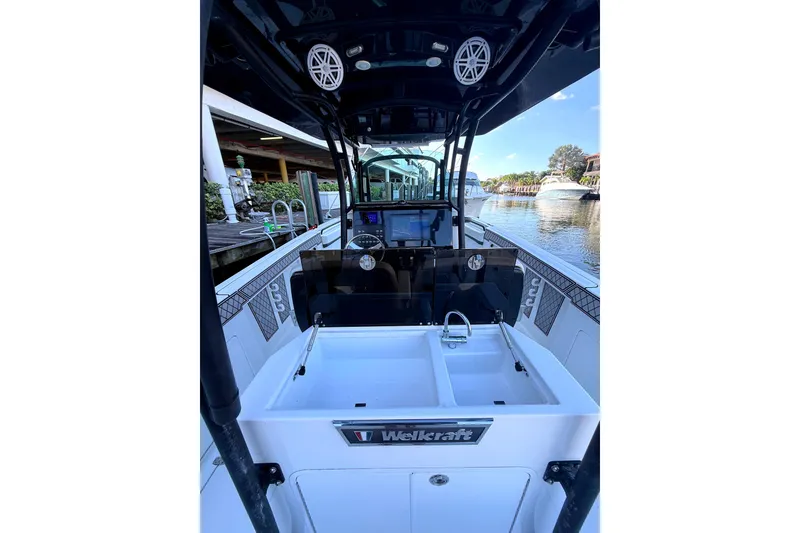 Slide: The Image of Wellcraft 302 Scarab 2021 - 17