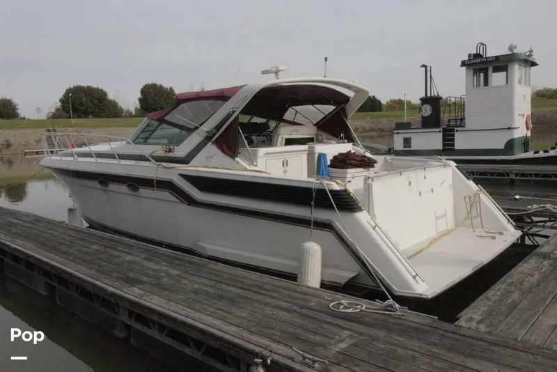 Slide: The Image of 1988 Wellcraft Portofino 4300 for sale in Aurora, IN - 16