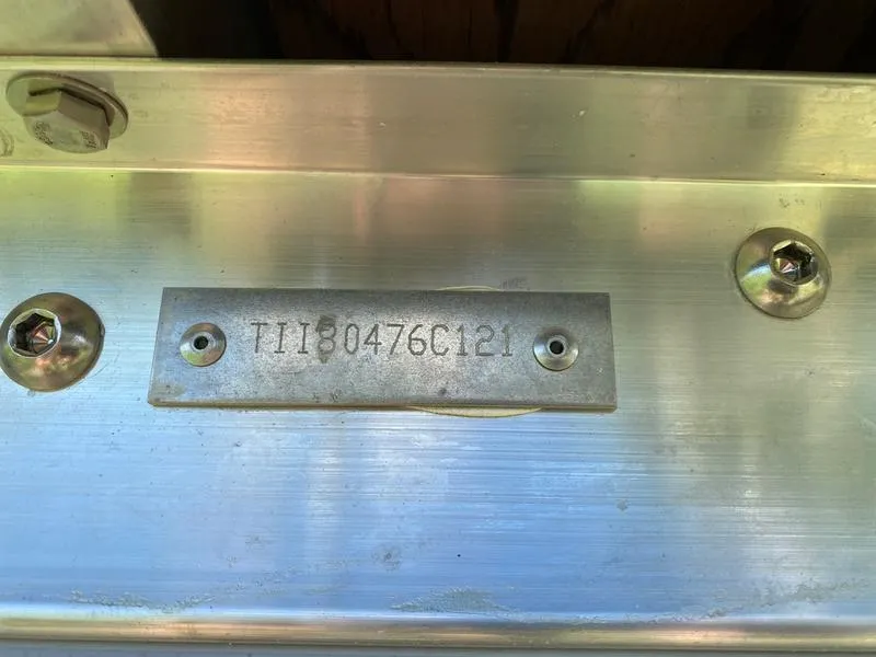 Slide: The Image of 2021 Manitou 21 AURORA LE RF VP serial number plate. - 26