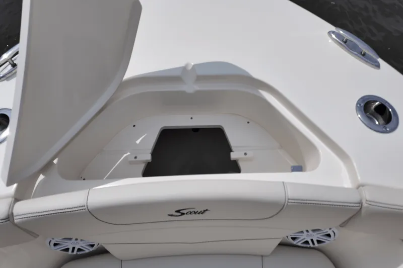 Slide: The Image of Scout 240 XSF 2026 - 15