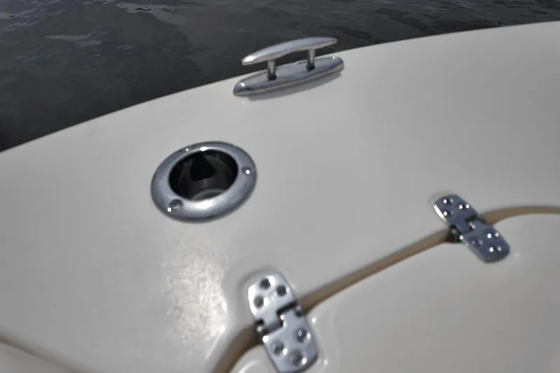 Slide: The Image of Scout 240 XSF 2026 - 17