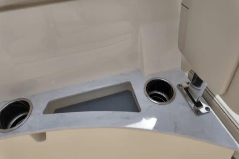 Slide: The Image of Scout 240 XSF 2026 - 18