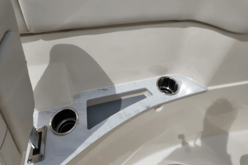 Slide: The Image of Scout 240 XSF 2026 - 19