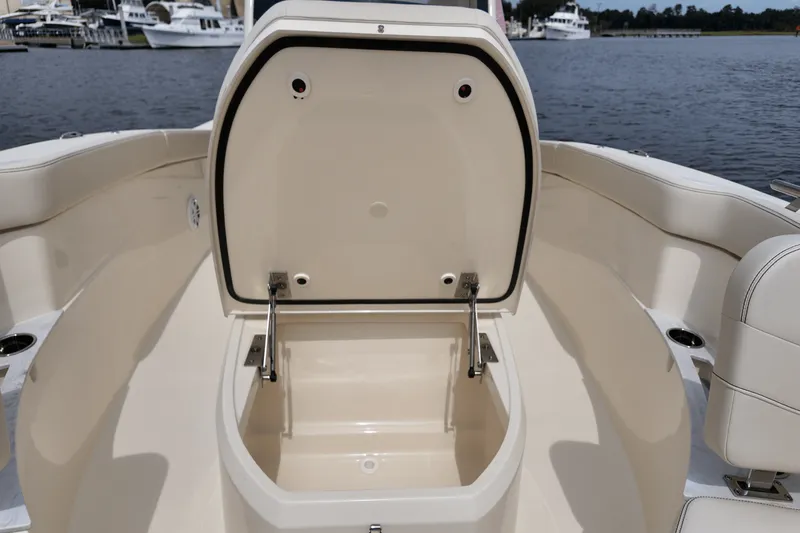 Slide: The Image of Scout 240 XSF 2026 - 26