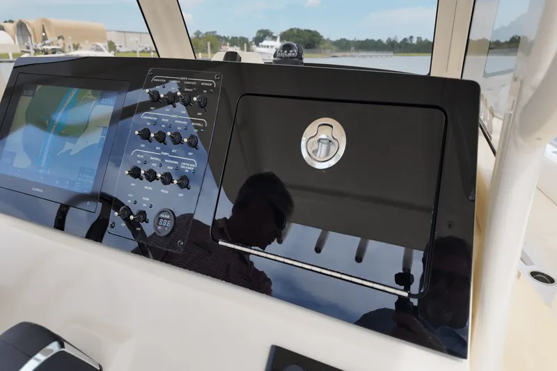 Slide: The Image of Scout 240 XSF 2026 - 35