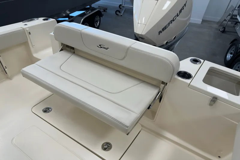 Slide: The Image of Scout 240 XSF 2026 - 40