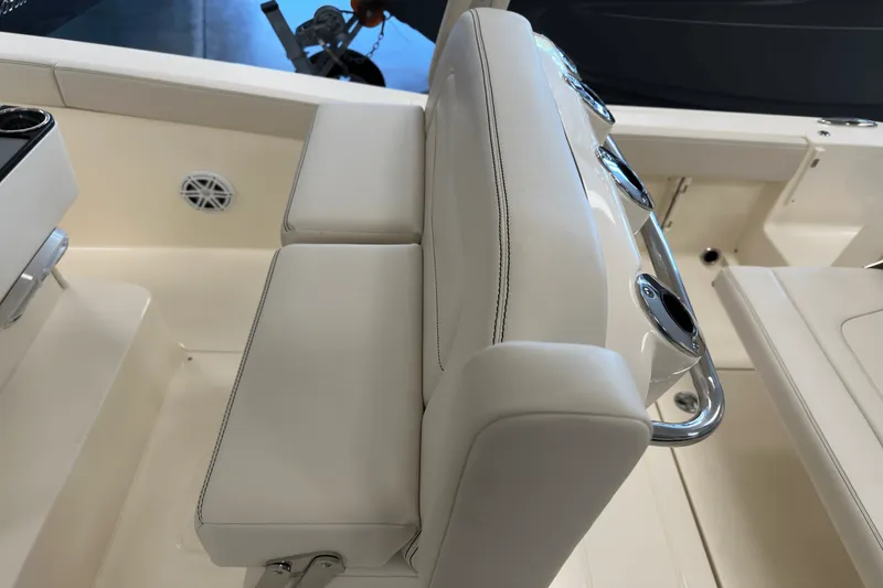 Slide: The Image of Scout 240 XSF 2026 - 41