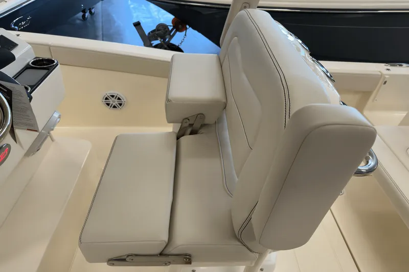 Slide: The Image of Scout 240 XSF 2026 - 42