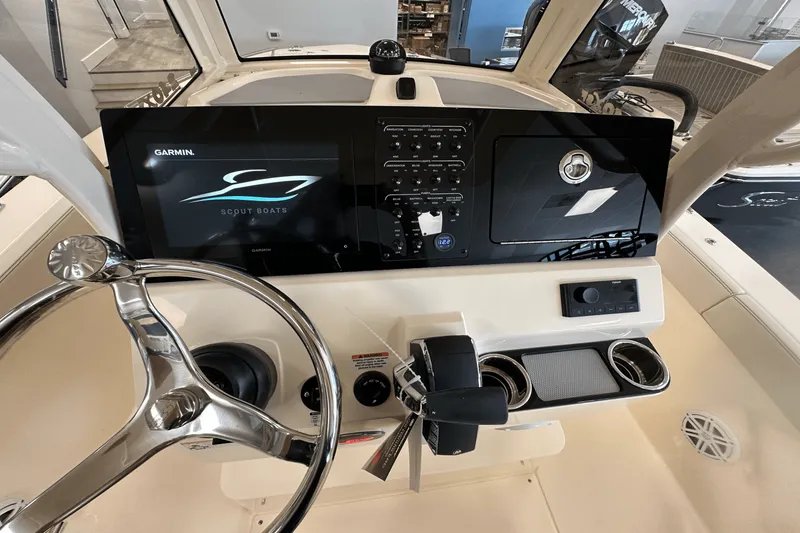 Slide: The Image of Scout 240 XSF 2026 - 43