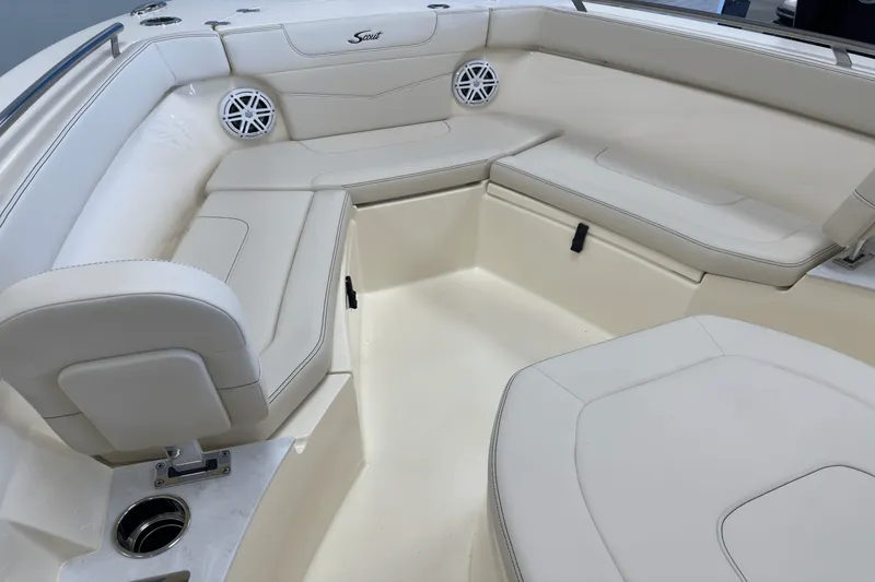 Slide: The Image of Scout 240 XSF 2026 - 46