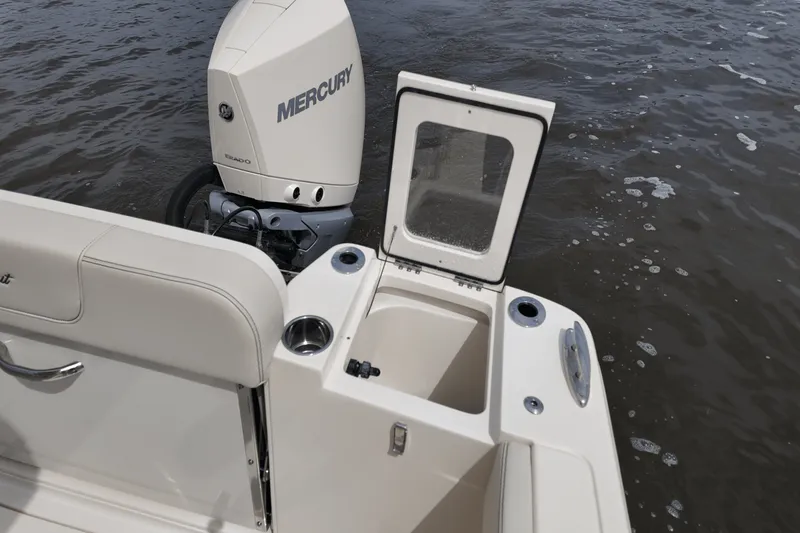 Slide: The Image of Scout 240 XSF 2026 - 6