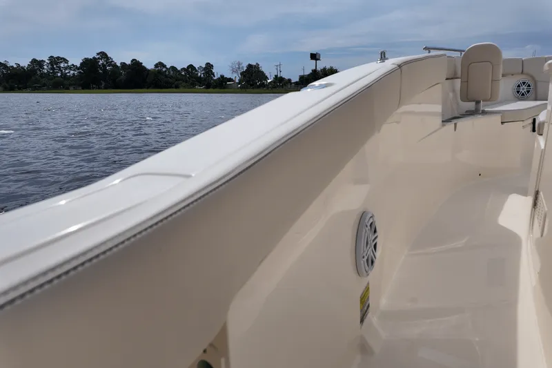 Slide: The Image of Scout 240 XSF 2026 - 8