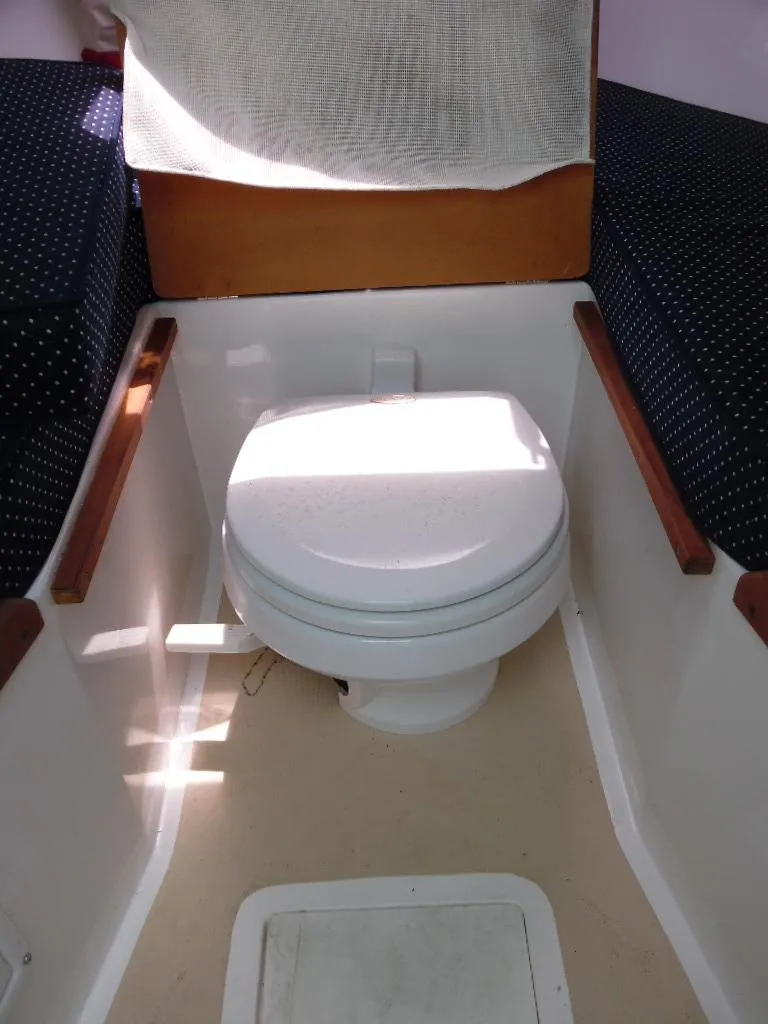 Slide: The Image of Interior of a 2006 Hunt Yachts Harrier 25 featuring a toilet. - 11
