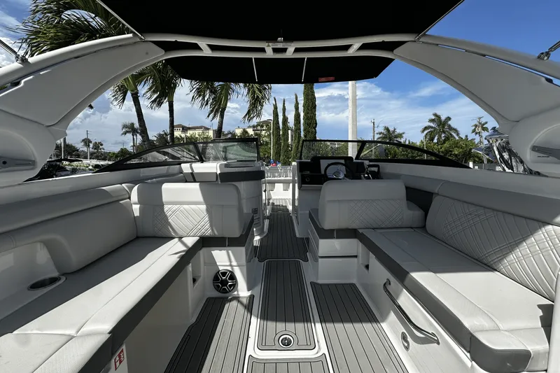 Slide: The Image of Sea Ray SDX 290 Outboard 2026 - 11