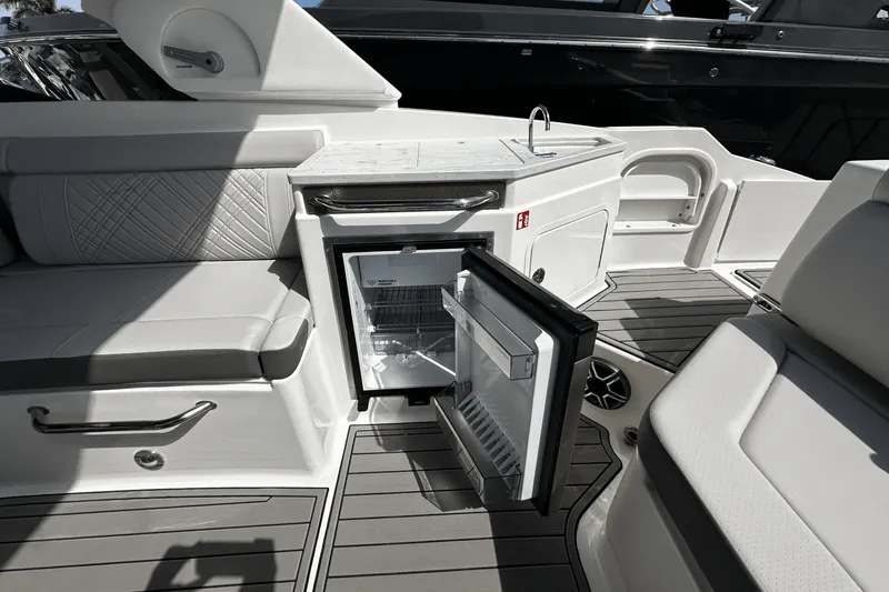 Slide: The Image of Sea Ray SDX 290 Outboard 2026 - 13