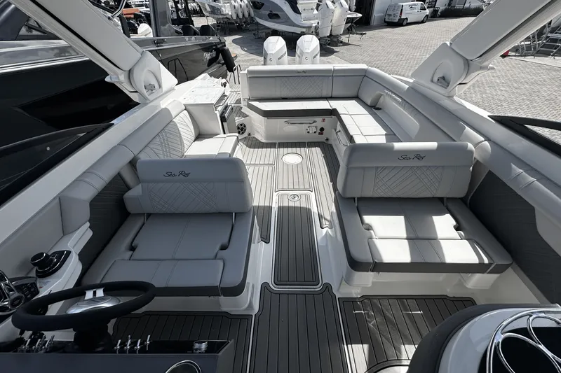 Slide: The Image of Sea Ray SDX 290 Outboard 2026 - 14