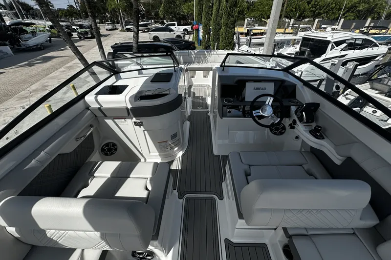 Slide: The Image of Sea Ray SDX 290 Outboard 2026 - 15