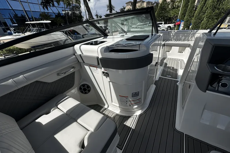 Slide: The Image of Sea Ray SDX 290 Outboard 2026 - 17