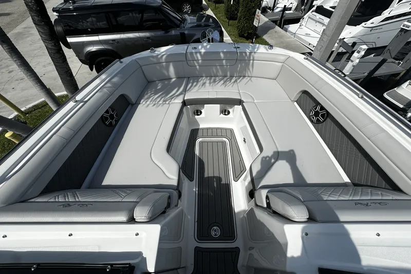 Slide: The Image of Sea Ray SDX 290 Outboard 2026 - 20