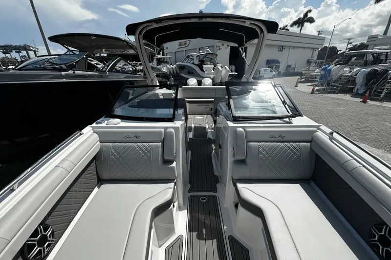 Slide: The Image of Sea Ray SDX 290 Outboard 2026 - 21