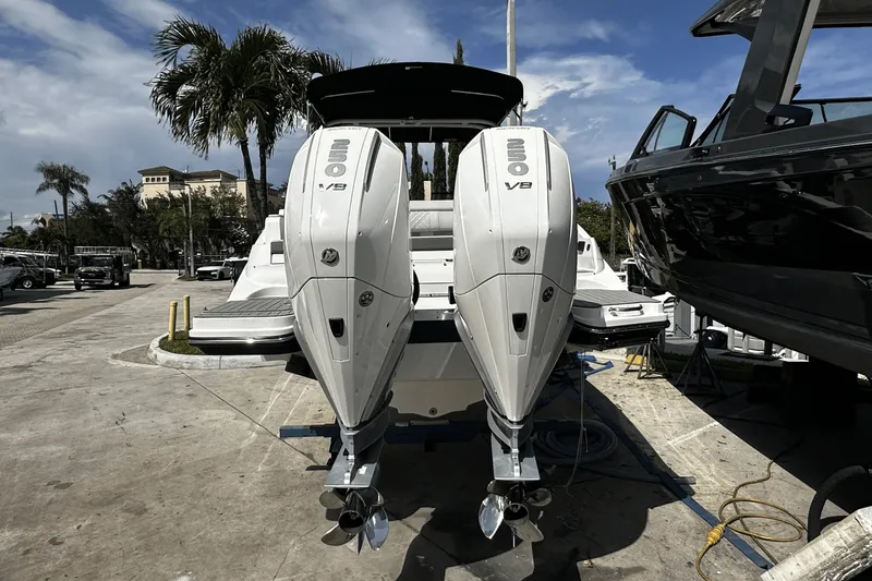 Slide: The Image of Sea Ray SDX 290 Outboard 2026 - 6