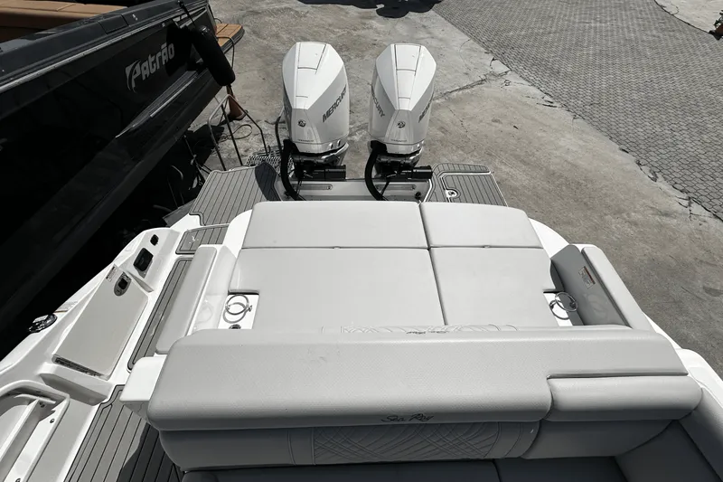 Slide: The Image of Sea Ray SDX 290 Outboard 2026 - 7