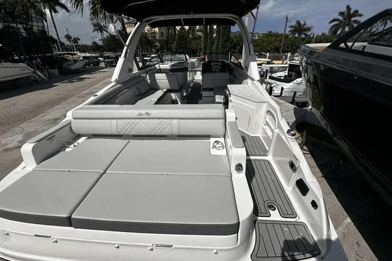 Slide: The Image of Sea Ray SDX 290 Outboard 2026 - 8