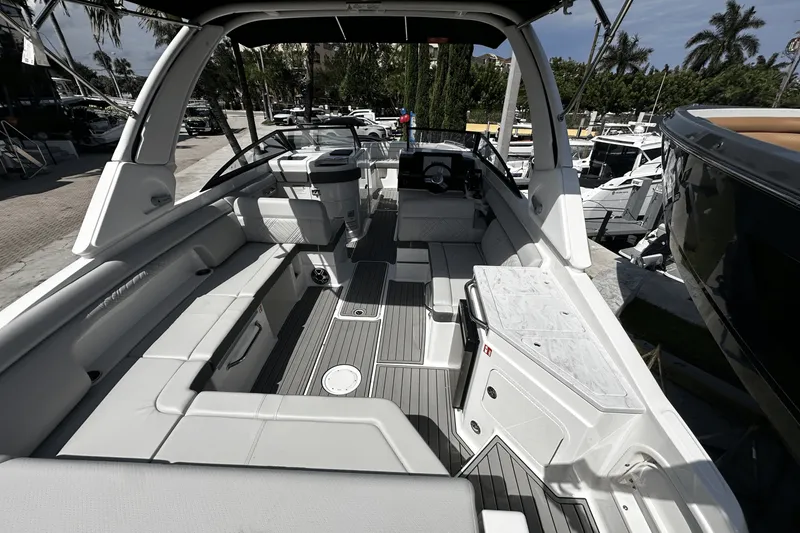 Slide: The Image of Sea Ray SDX 290 Outboard 2026 - 9