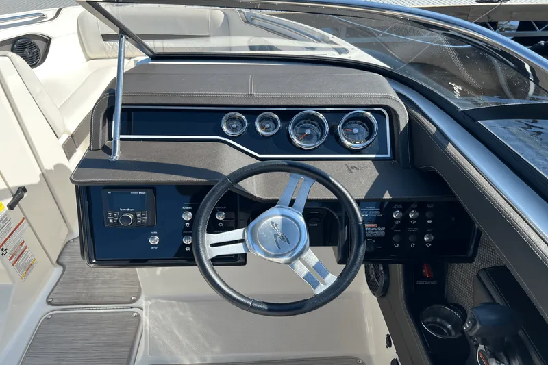 Slide: The Image of Sea Ray 230 SLX 2018 - 12