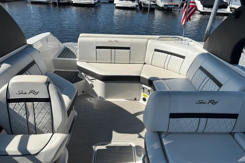 Slide: The Image of Sea Ray 230 SLX 2018 - 13