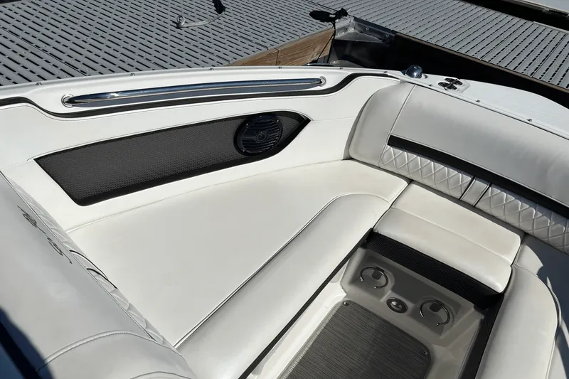 Slide: The Image of Sea Ray 230 SLX 2018 - 15