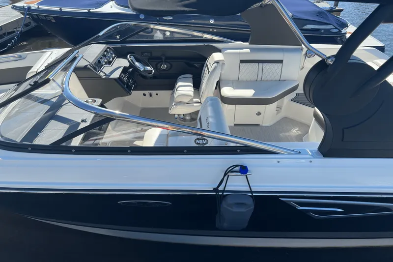 Slide: The Image of Sea Ray 230 SLX 2018 - 4