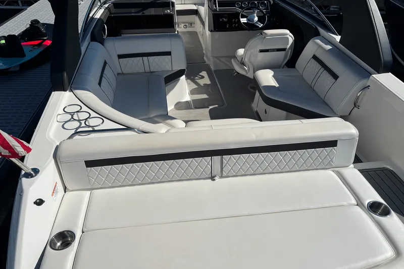 Slide: The Image of Sea Ray 230 SLX 2018 - 7