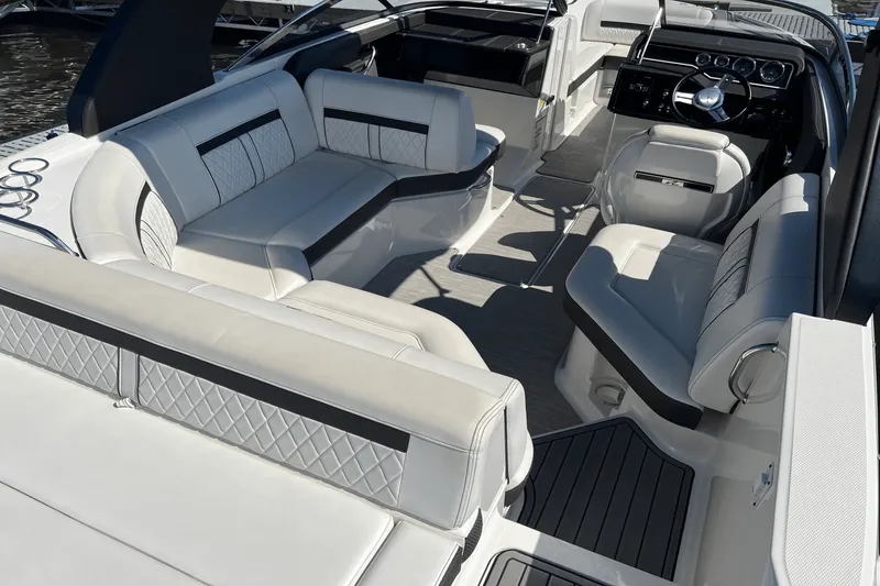 Slide: The Image of Sea Ray 230 SLX 2018 - 8