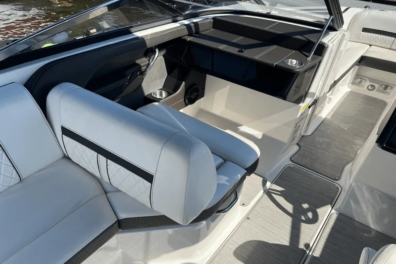 Slide: The Image of Sea Ray 230 SLX 2018 - 9