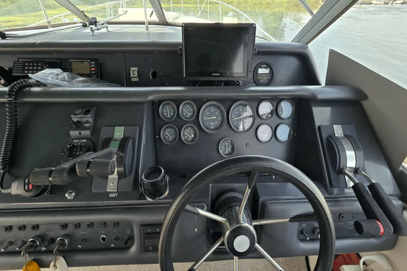 Slide: The Image of Sea Ray 310 SUNDANCER 1991 - 10