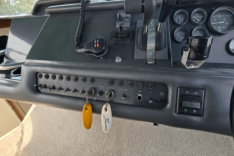 Slide: The Image of Sea Ray 310 SUNDANCER 1991 - 11