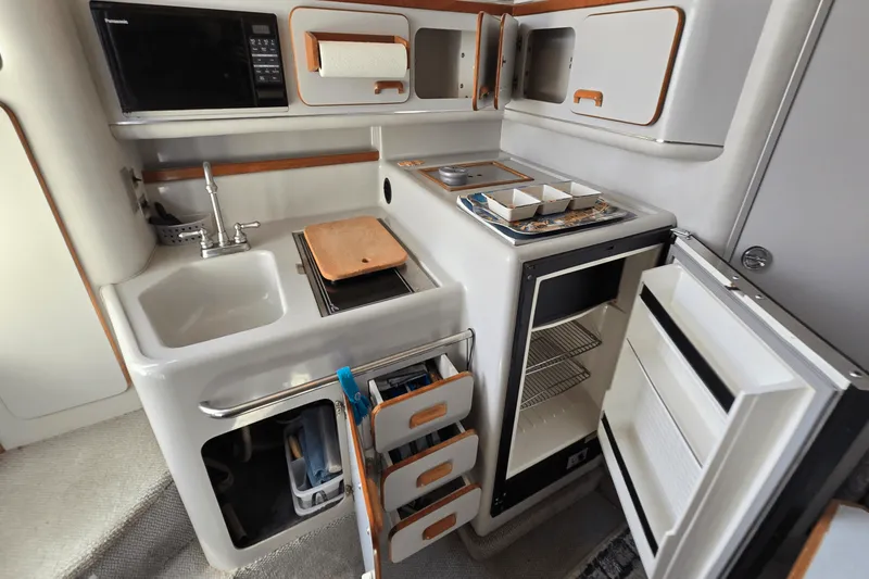 Slide: The Image of Sea Ray 310 SUNDANCER 1991 - 24