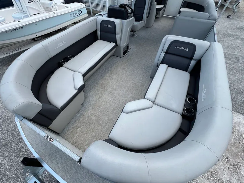 Slide: The Image of Harris 230 cruiser cw Harris 11 2024 - 8