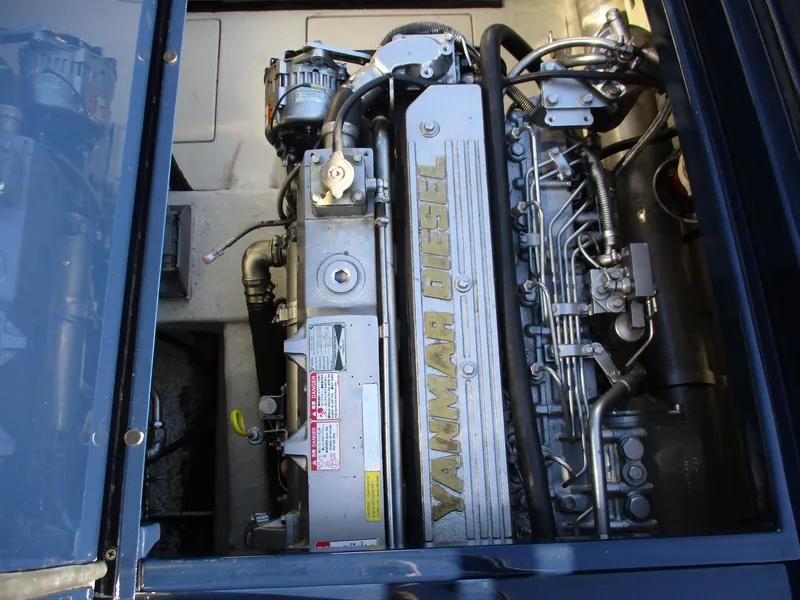 Slide: The Image of Yanmar diesel engine in a 2005 Riva 33 SUNRIVA boat. - 20
