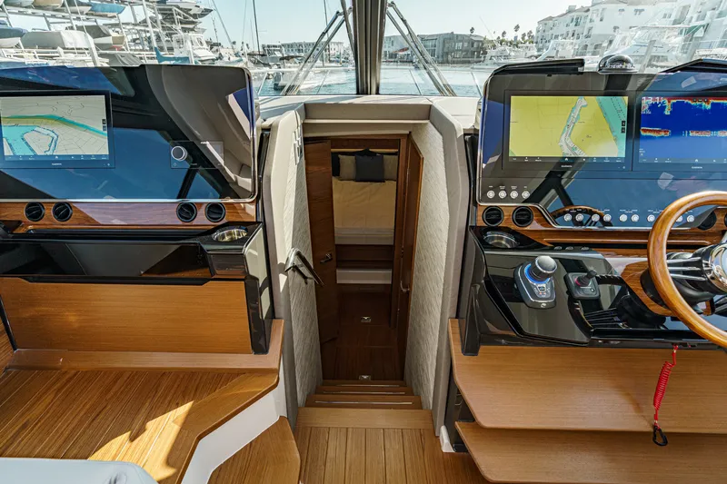 Slide: The Image of Tiara 43LE 2026 - 50