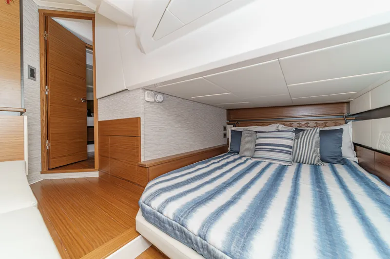 Slide: The Image of Tiara 43LE 2026 - 54